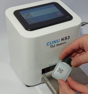 TIJ Druckstation KS3, Desktop-Drucker für Chargen-, MHD-Kennzeichnung auf Dosen, Flaschen, Ampullen, Verpackungen uvm.